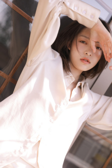 公交车上拨开少妇内裤进入